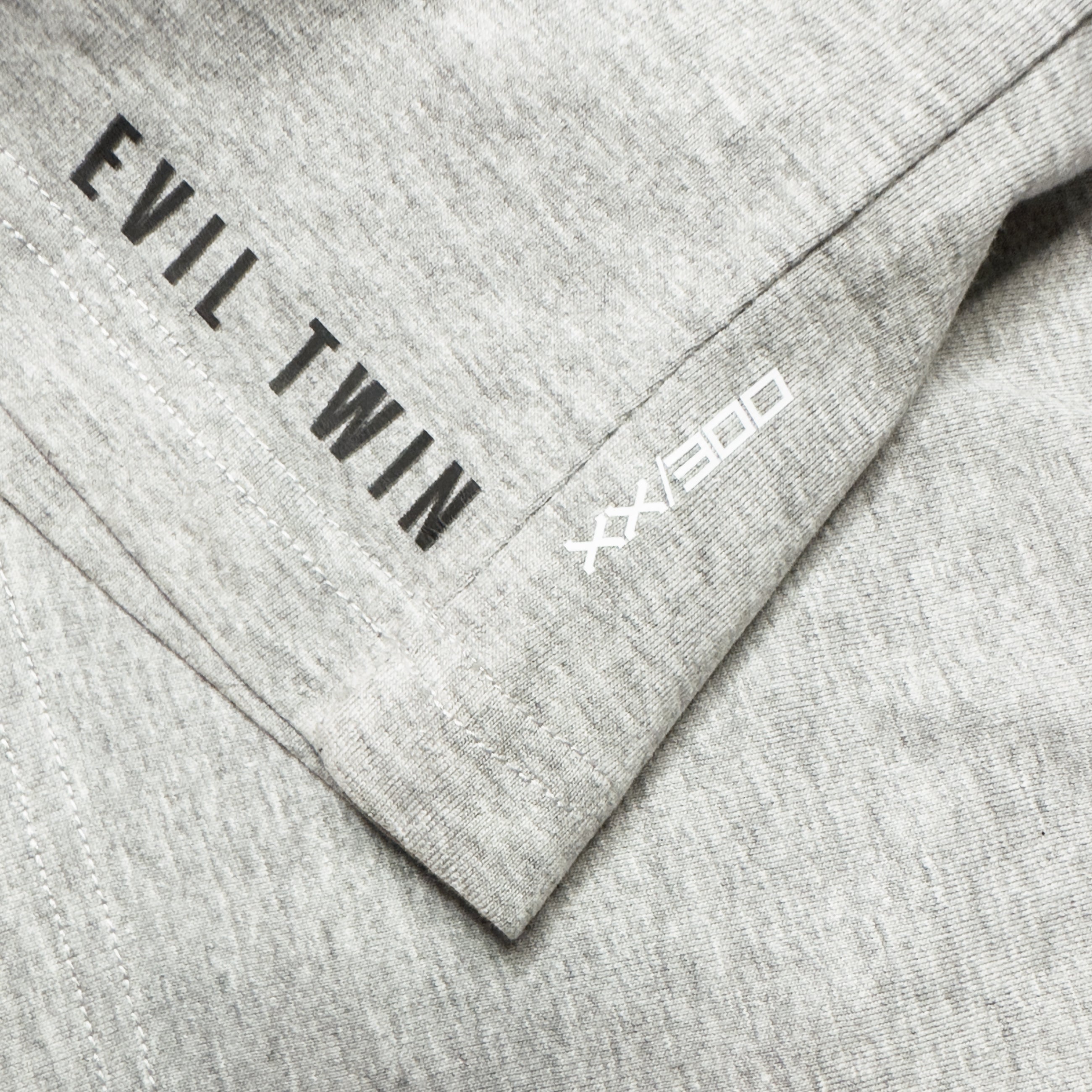 EVIL TWIN | Men's Regular Fit – RD350 Inspired Motorsport T-Shirt – Light Grey